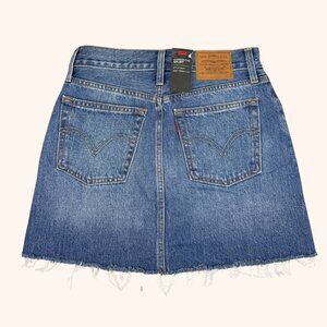 NWT Levi’s Raw Hem Deconstructed Skirt Dark Wash